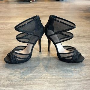 De Blossom Collection Heels in Black Women’s Size 9